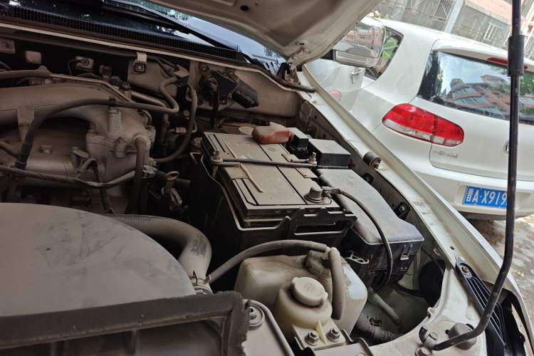 Used Mitsubishi Pajero 2011 3.0L Elite Overdrive Edition Engine Bay Left