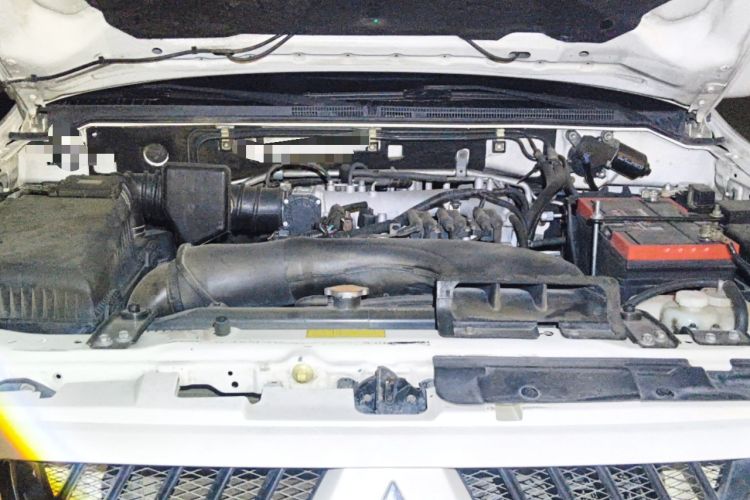 Used Mitsubishi Pajero 2011 V73 3.0L MT GL Engine Bay