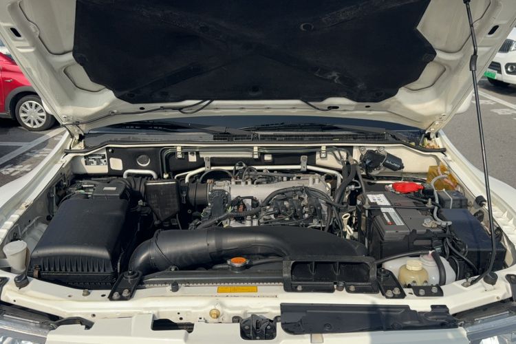 Used Mitsubishi Pajero 2011 V73 3.0L AT GLX Engine Bay