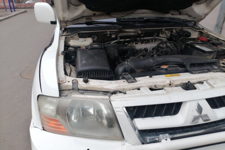 Used Mitsubishi Pajero 2011 V73 3.0L MT GL Engine Bay Right
