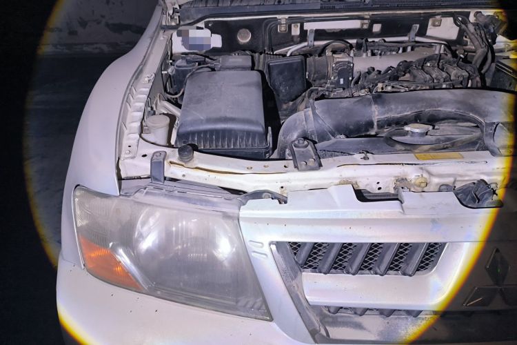 Used Mitsubishi Pajero 2011 V73 3.0L MT GL Engine Bay Right
