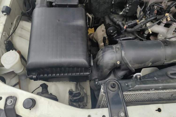 Used Mitsubishi Pajero 2011 V73 3.0L AT GLX Engine Bay Right