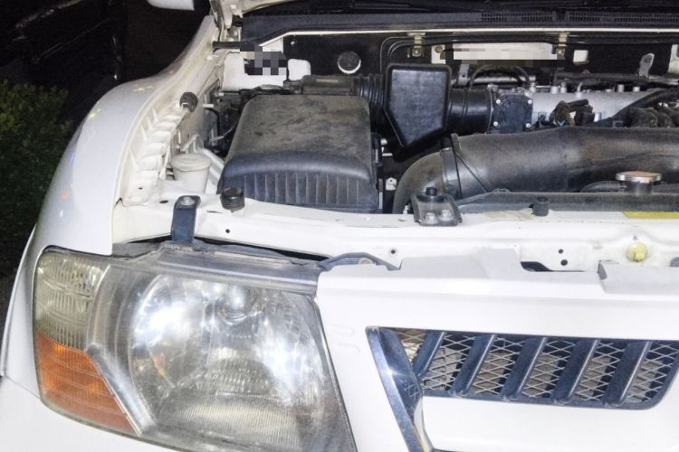 Used Mitsubishi Pajero 2011 V73 3.0L MT GL Engine Bay Right
