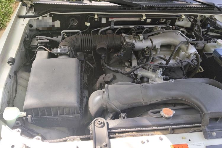 Used Mitsubishi Pajero 2011 3.0L Elite Edition Engine Bay Right
