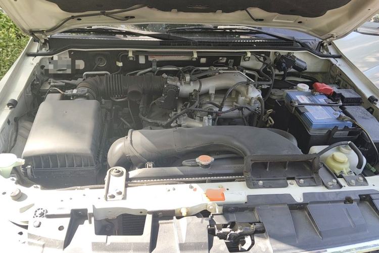 Used Mitsubishi Pajero 2011 3.0L Elite Edition Engine Bay