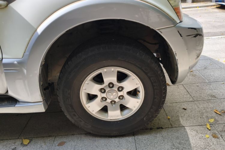 Used Mitsubishi Pajero 2011 V73 3.0L AT GLX Exterior 7
