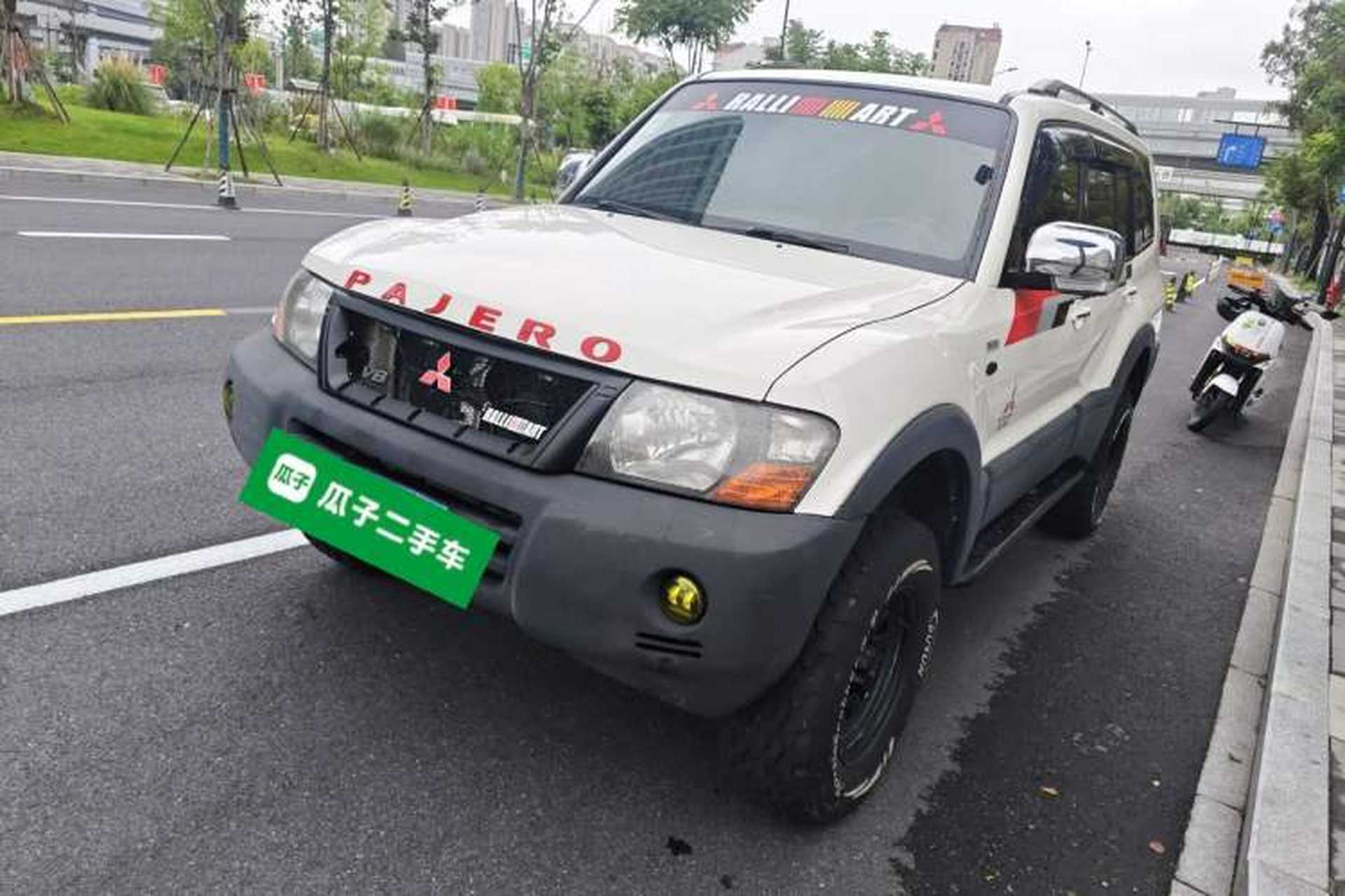 Used Mitsubishi Pajero 2011 V73 3.0L AT GLX Front Left 45 Deg