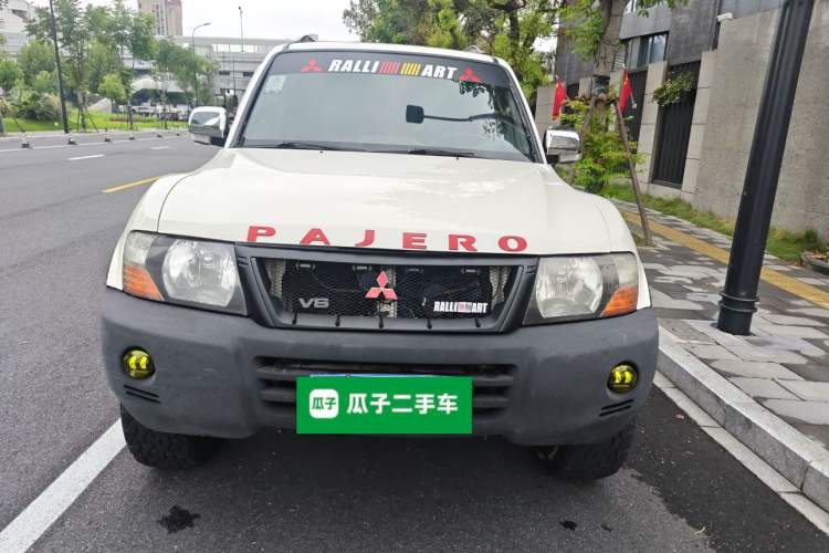 Used Mitsubishi Pajero 2011 V73 3.0L AT GLX Front