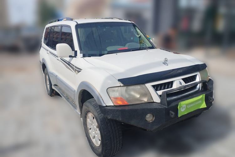 Used Mitsubishi Pajero 2011 V73 3.0L AT GLX Front Right 45 Deg