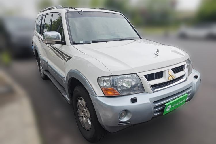 Used Mitsubishi Pajero 2011 V73 3.0L AT GLS Front Right 45 Deg