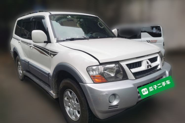 Used Mitsubishi Pajero 2011 V73 3.0L AT GLX Front Right 45 Deg
