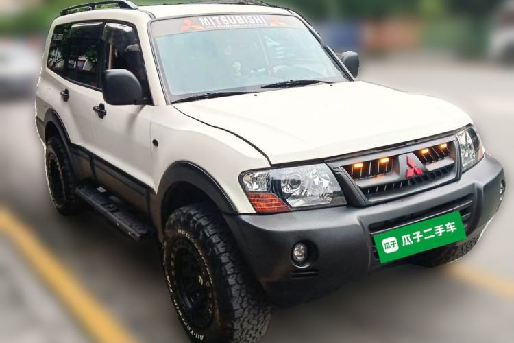 Used Mitsubishi Pajero 2011 V73 3.0L AT GLX Front Right 45 Deg
