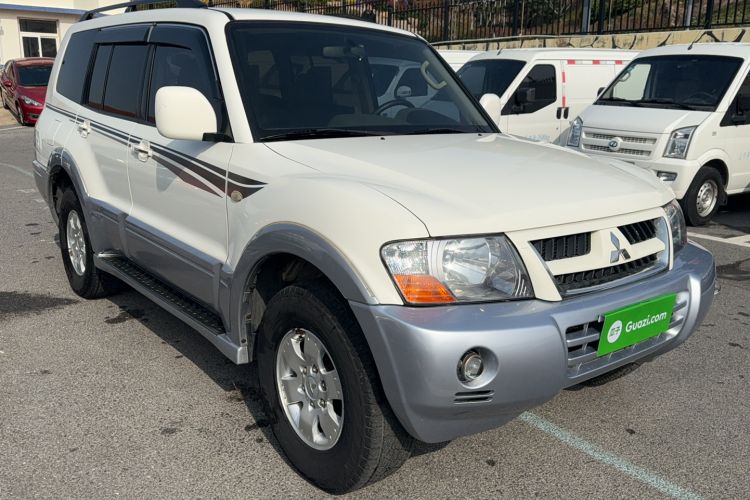Used Mitsubishi Pajero 2011 V73 3.0L AT GLX Front Right 45 Deg