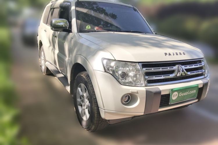 Used Mitsubishi Pajero 2011 3.0L Elite Edition Front Right 45 Deg