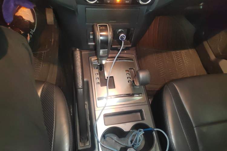 Used Mitsubishi Pajero 2011 3.0L Elite Edition Gear Lever