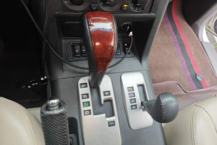 Used Mitsubishi Pajero 2011 V73 3.0L AT GLS Gear Lever