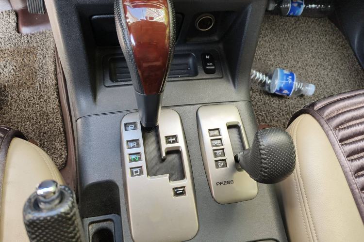 Used Mitsubishi Pajero 2011 V73 3.0L AT GLX Gear Lever