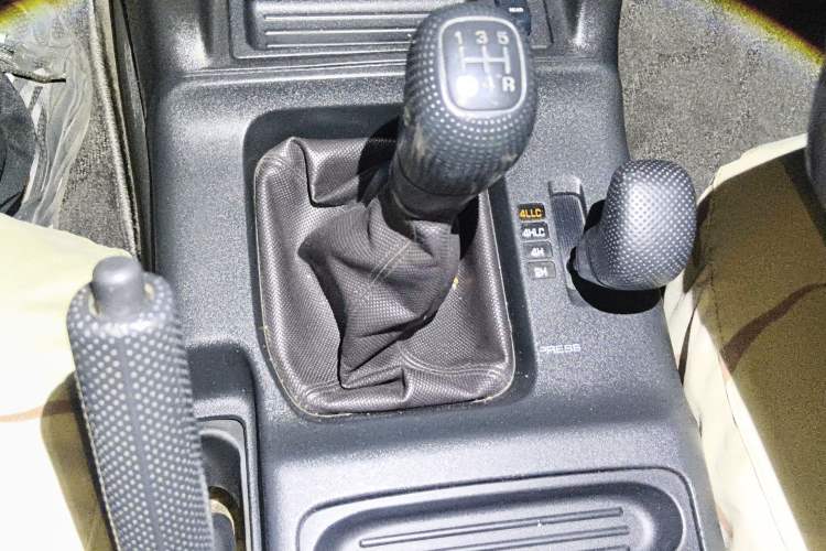 Used Mitsubishi Pajero 2011 V73 3.0L MT GL Gear Lever