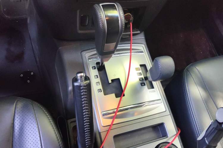 Used Mitsubishi Pajero 2011 3.0L Elite Edition Gear Lever