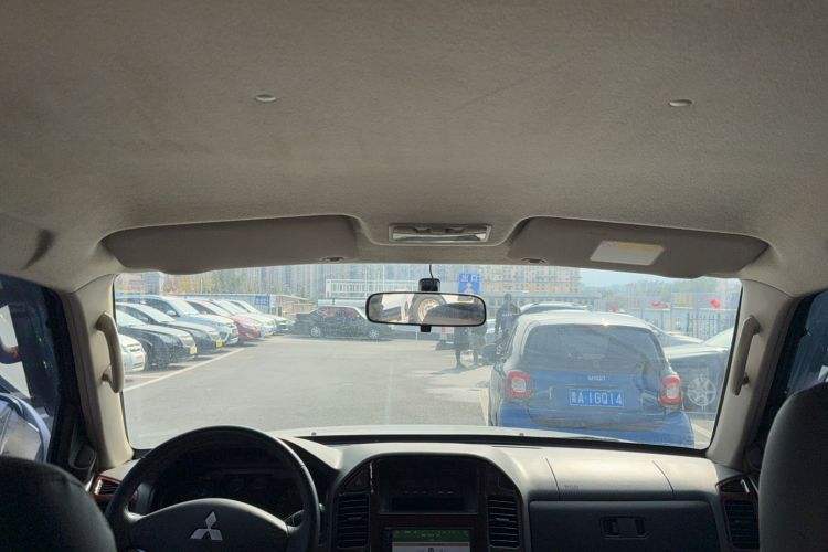 Used Mitsubishi Pajero 2011 V73 3.0L AT GLX Headliner