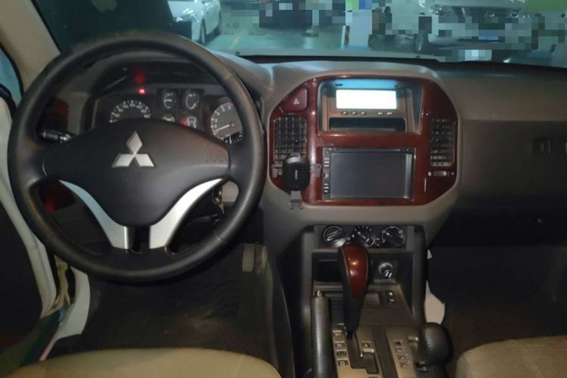 Used Mitsubishi Pajero 2011 V73 3.0L AT GLX Interior 2