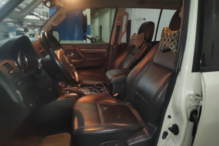 Used Mitsubishi Pajero 2011 3.0L Elite Edition Left Front Seat