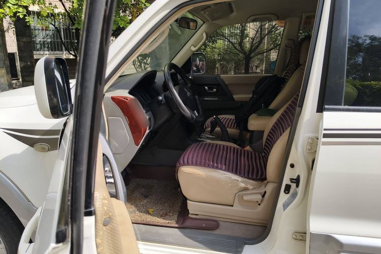 Used Mitsubishi Pajero 2011 V73 3.0L AT GLX Left Front Seat