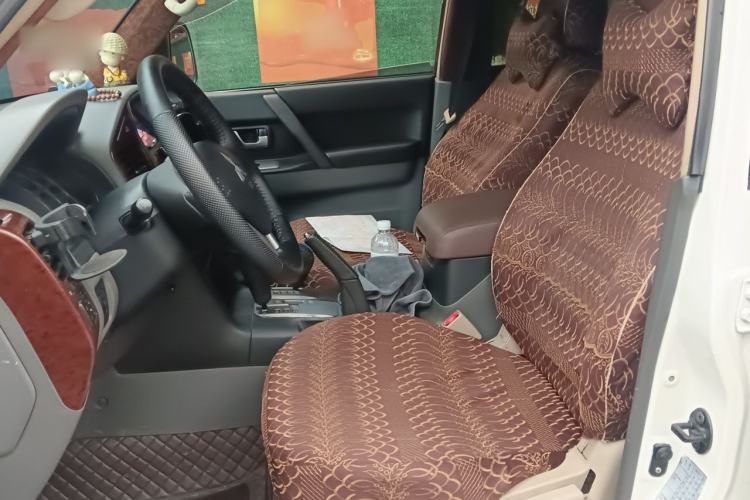 Used Mitsubishi Pajero 2011 V73 3.0L AT GLX Left Front Seat