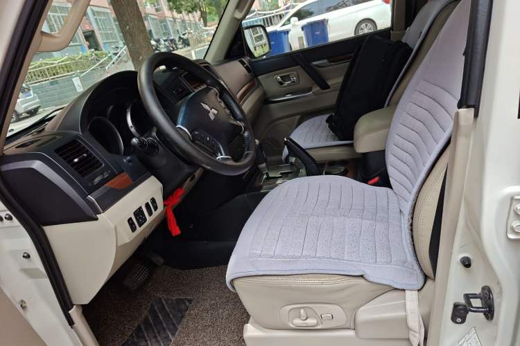 Used Mitsubishi Pajero 2011 3.0L Elite Overdrive Edition Left Front Seat