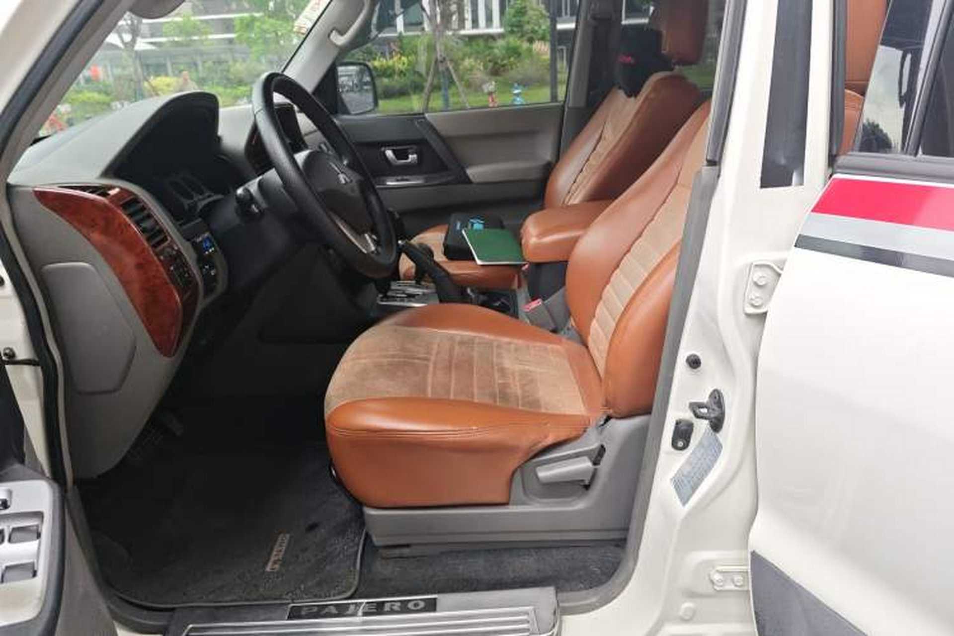 Used Mitsubishi Pajero 2011 V73 3.0L AT GLX Left Front Seat