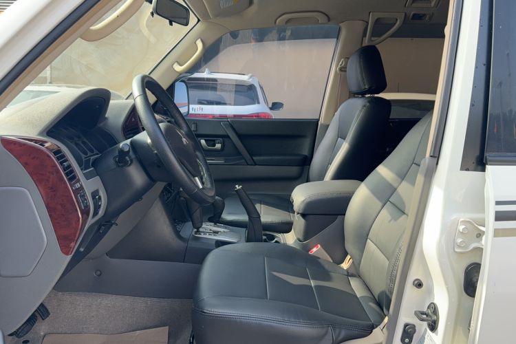 Used Mitsubishi Pajero 2011 V73 3.0L AT GLX Left Front Seat