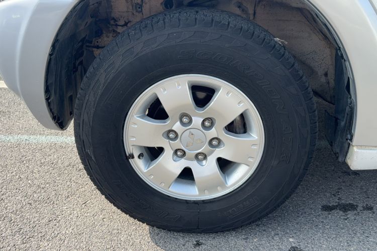 Used Mitsubishi Pajero 2011 V73 3.0L AT GLX Left Front Wheel Hub