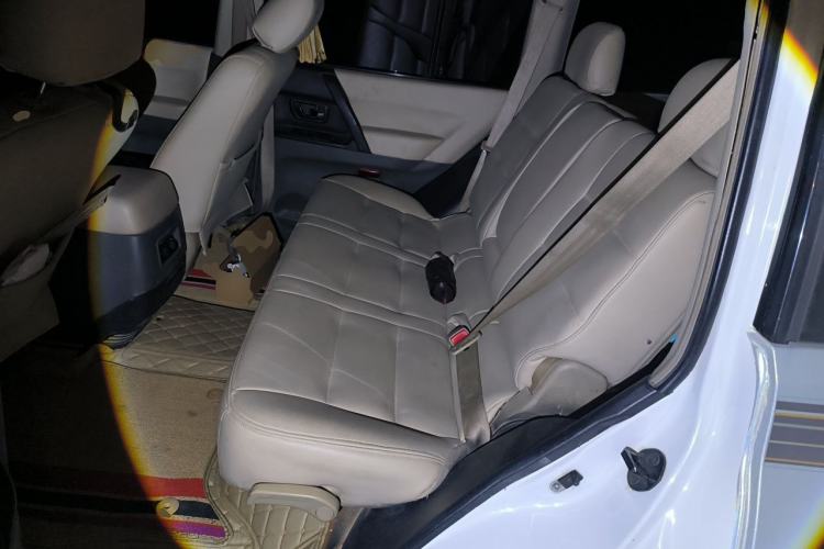 Used Mitsubishi Pajero 2011 V73 3.0L MT GL Left Rear Seat