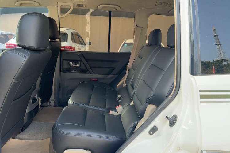 Used Mitsubishi Pajero 2011 V73 3.0L AT GLX Left Rear Seat