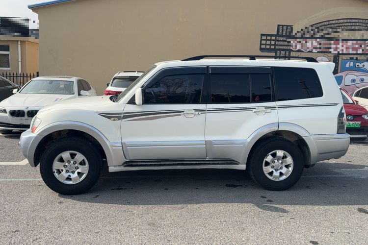 Used Mitsubishi Pajero 2011 V73 3.0L AT GLX Left Side
