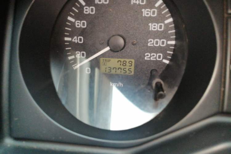 Used Mitsubishi Pajero 2011 V73 3.0L MT GL Odometer Close Up