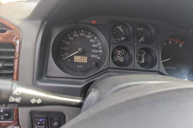 Used Mitsubishi Pajero 2011 V73 3.0L MT GL Odometer Close Up