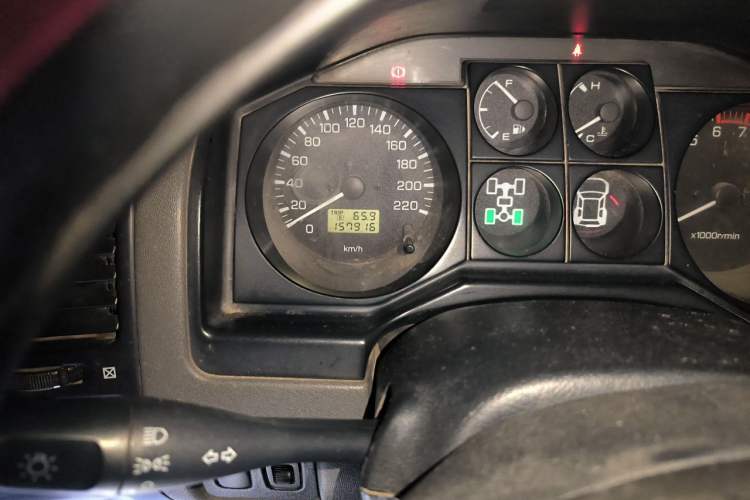 Used Mitsubishi Pajero 2011 V73 3.0L MT GL Odometer Close Up