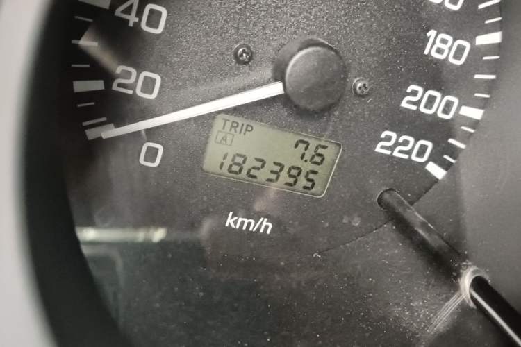 Used Mitsubishi Pajero 2011 V73 3.0L AT GLX Odometer Close Up