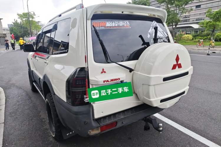 Used Mitsubishi Pajero 2011 V73 3.0L AT GLX Rear Left 45 Deg