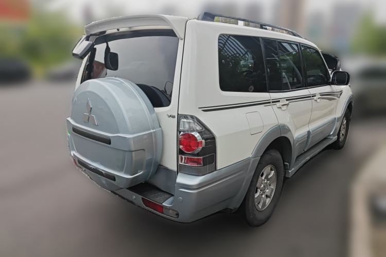 Used Mitsubishi Pajero 2011 V73 3.0L AT GLS Rear Right 45 Deg