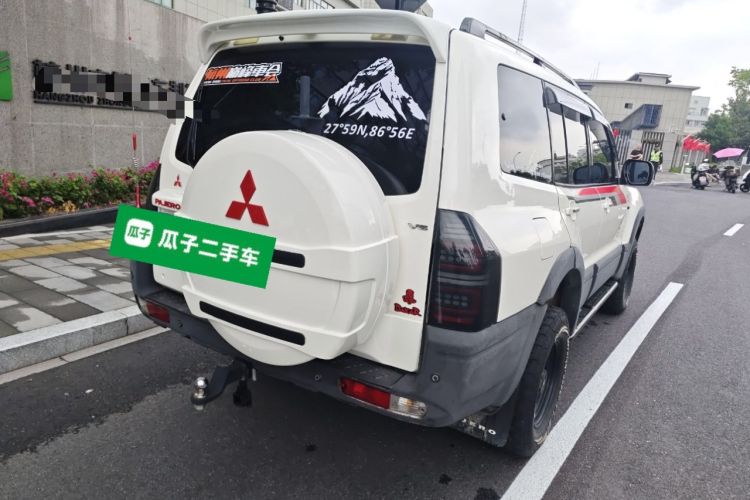 Used Mitsubishi Pajero 2011 V73 3.0L AT GLX Rear Right 45 Deg