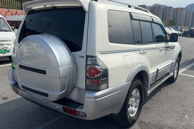 Used Mitsubishi Pajero 2011 V73 3.0L AT GLX Rear Right 45 Deg