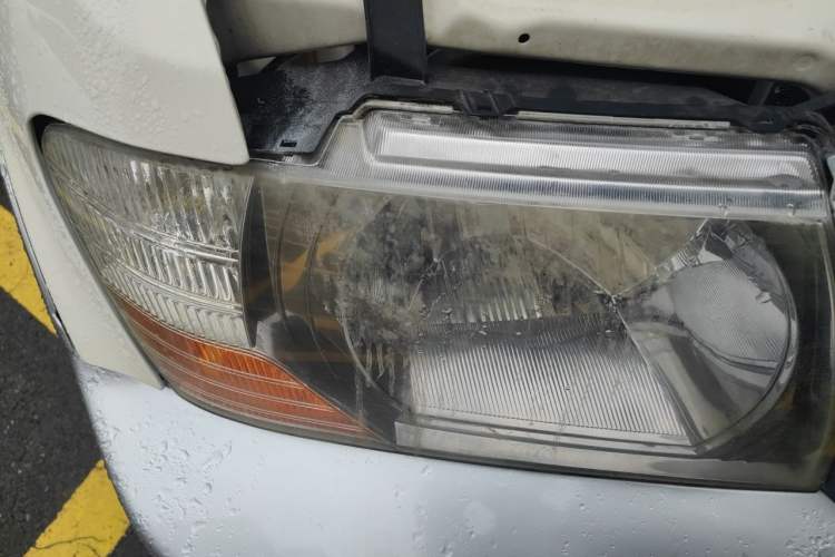 Used Mitsubishi Pajero 2011 V73 3.0L AT GLX Right Front Headlight