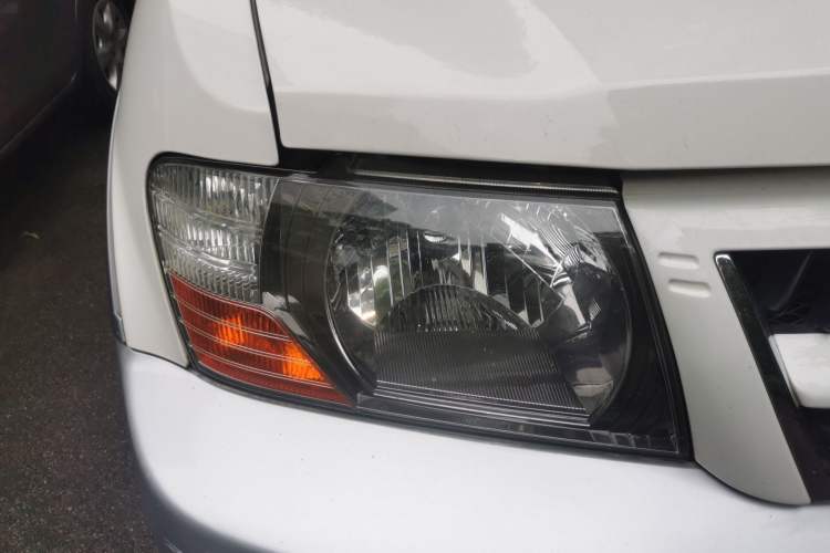 Used Mitsubishi Pajero 2011 V73 3.0L AT GLX Right Front Headlight