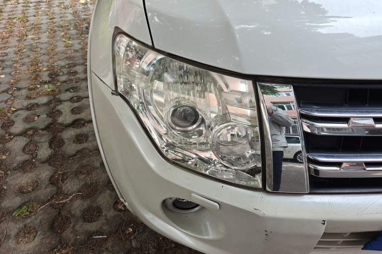 Used Mitsubishi Pajero 2011 3.0L Elite Overdrive Edition Right Front Headlight