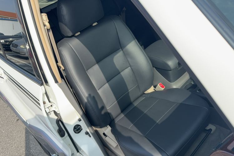 Used Mitsubishi Pajero 2011 V73 3.0L AT GLX Right Front Seat