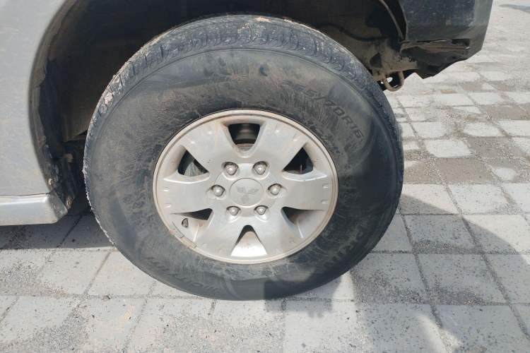 Used Mitsubishi Pajero 2011 V73 3.0L AT GLX Right Front Wheel Hub