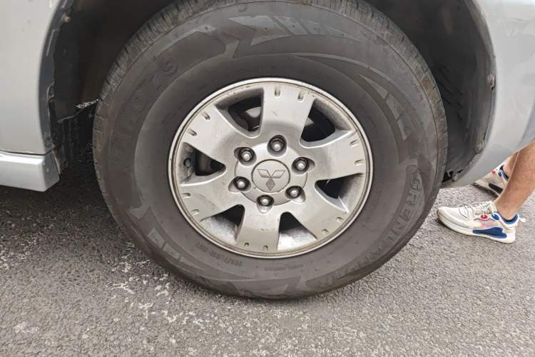 Used Mitsubishi Pajero 2011 V73 3.0L AT GLS Right Front Wheel Hub