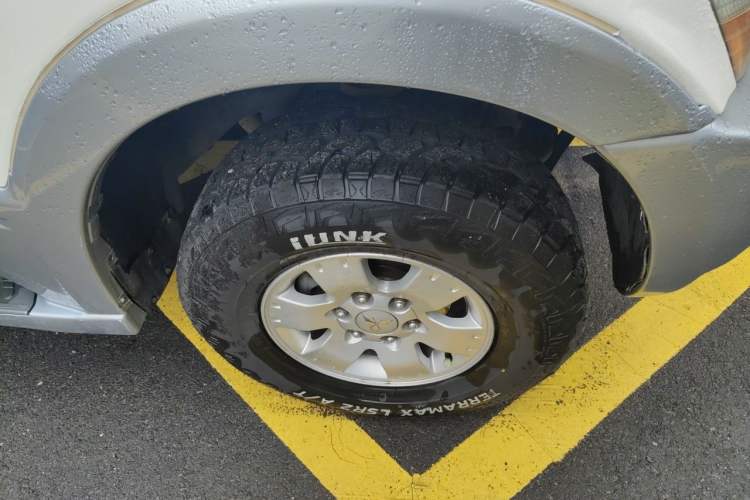 Used Mitsubishi Pajero 2011 V73 3.0L AT GLX Right Front Wheel Hub